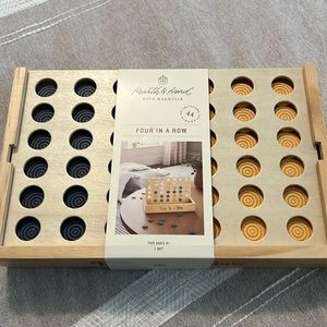 Hearth and Hand Four in a Row game